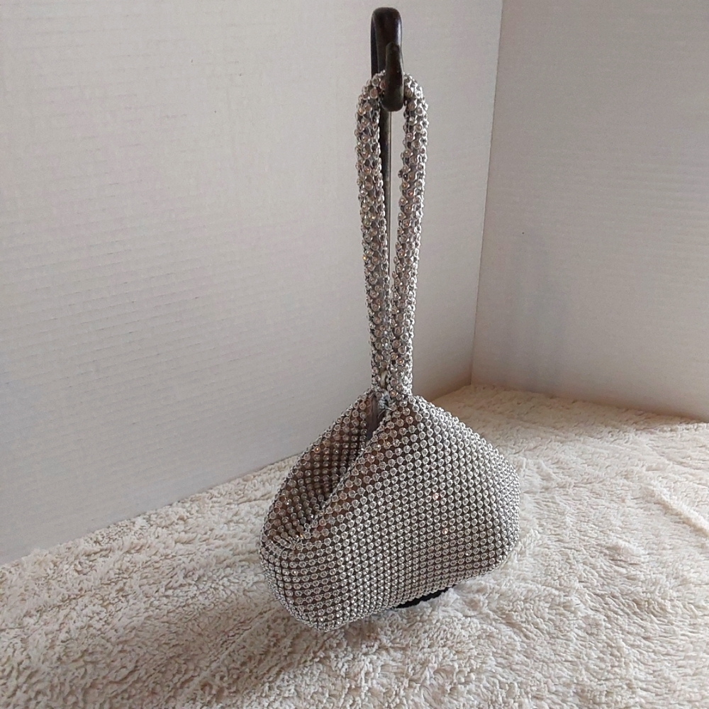 🌺 Like New Elegant Silver Beaded Women's Bag